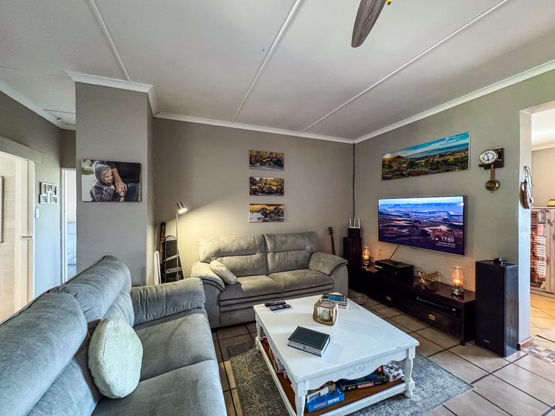 2 Bedroom Property for Sale in Sandbaai Western Cape